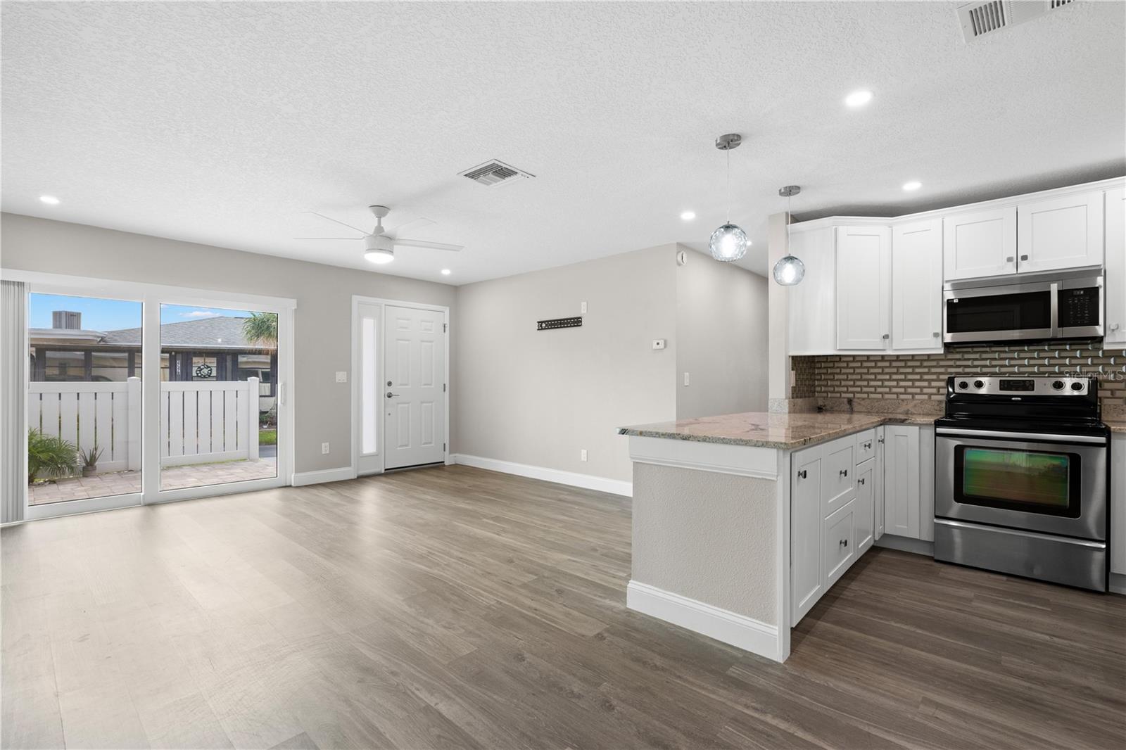 Image 20 of 28 For 2723 Sherbrooke Lane B