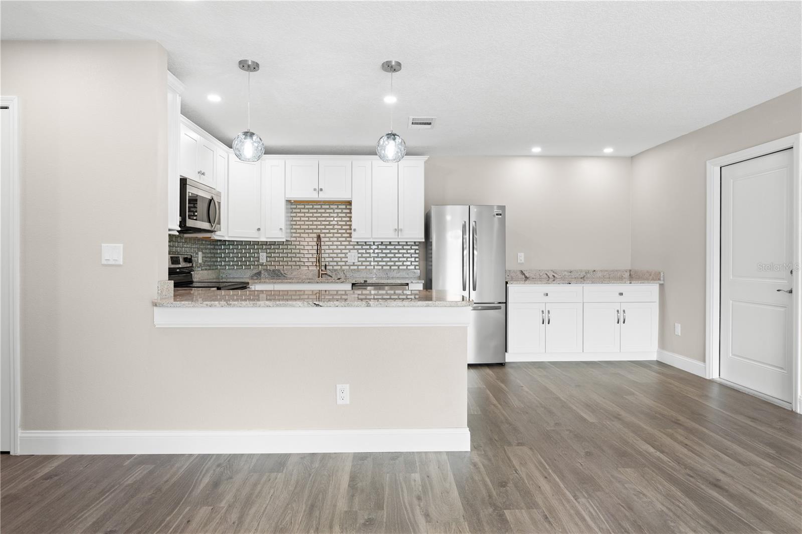 Image 22 of 28 For 2723 Sherbrooke Lane B