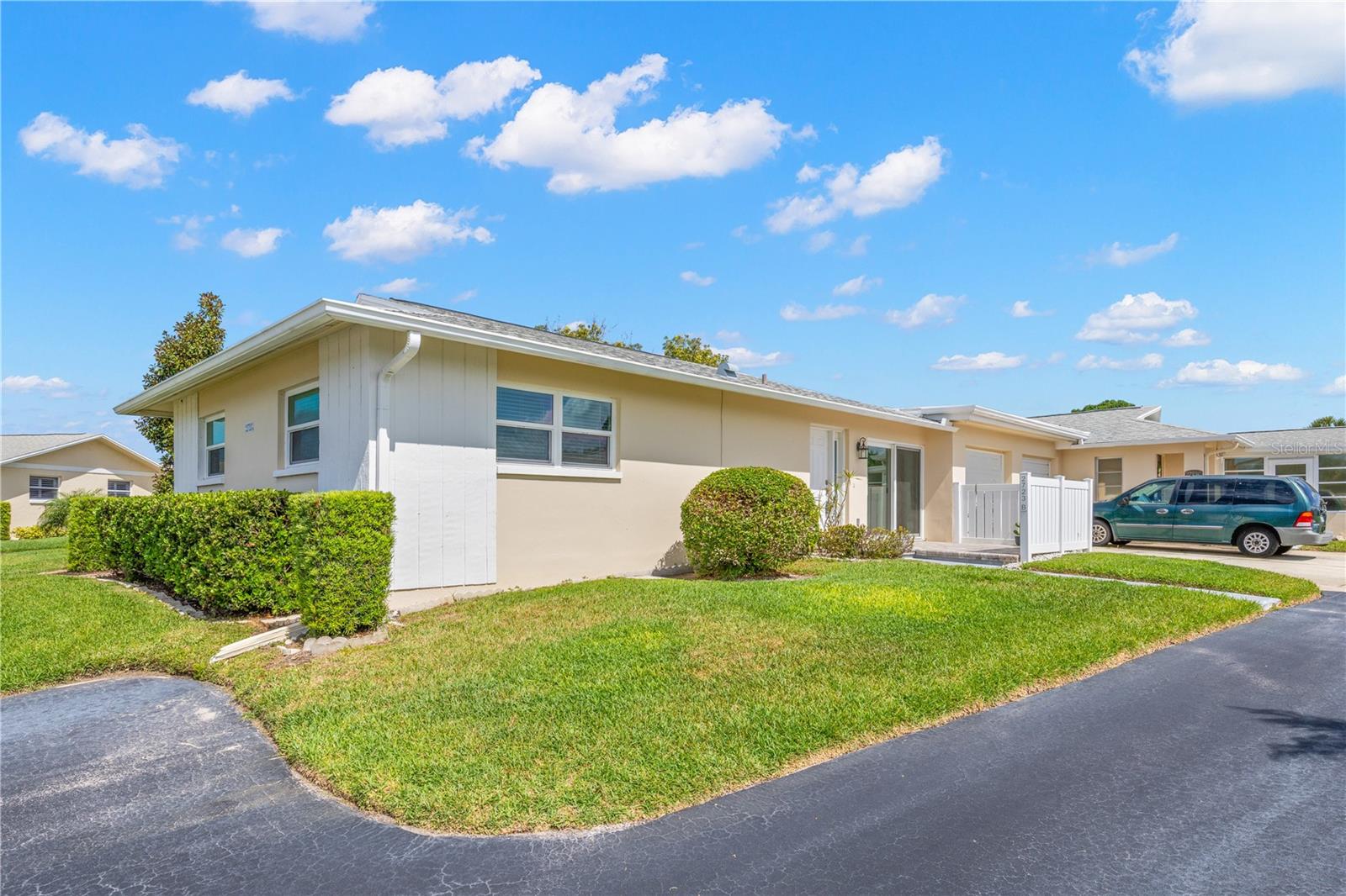 Image 27 of 28 For 2723 Sherbrooke Lane B