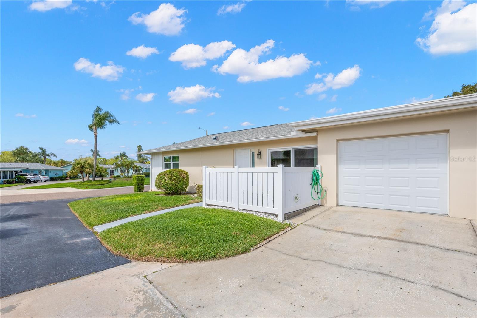 Image 5 of 28 For 2723 Sherbrooke Lane B