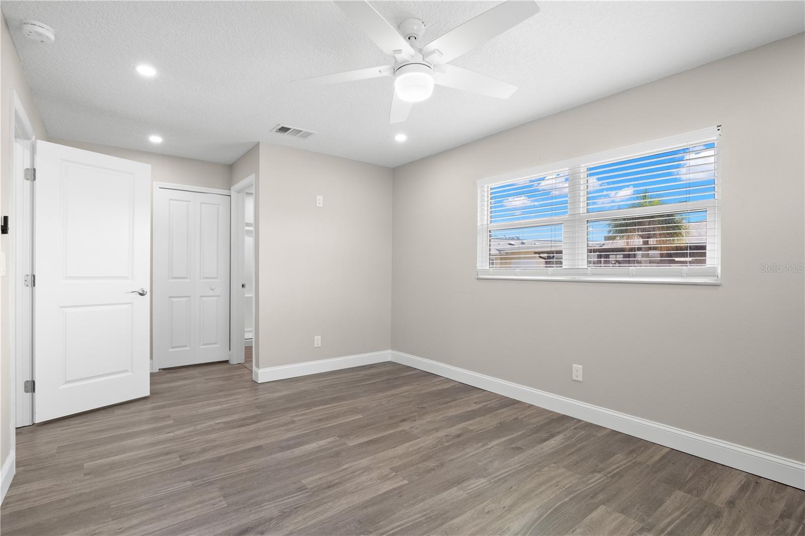 Image 7 of 28 For 2723 Sherbrooke Lane B