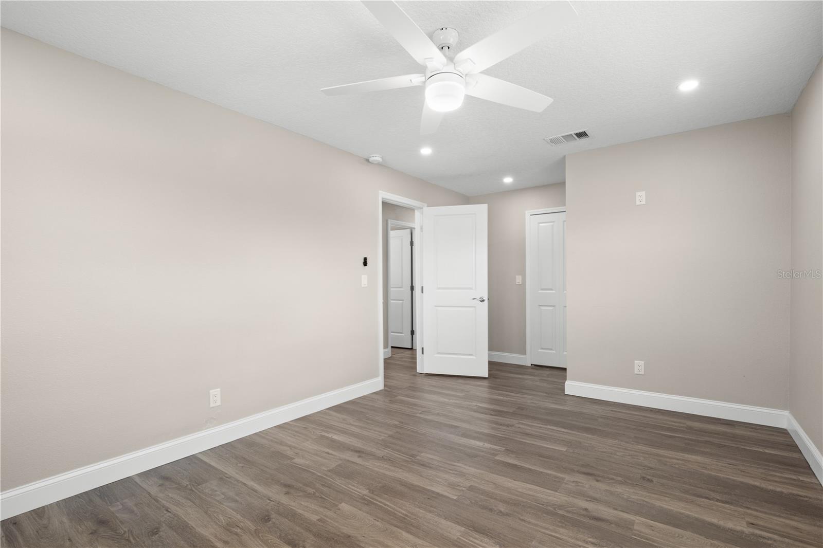 Image 9 of 28 For 2723 Sherbrooke Lane B