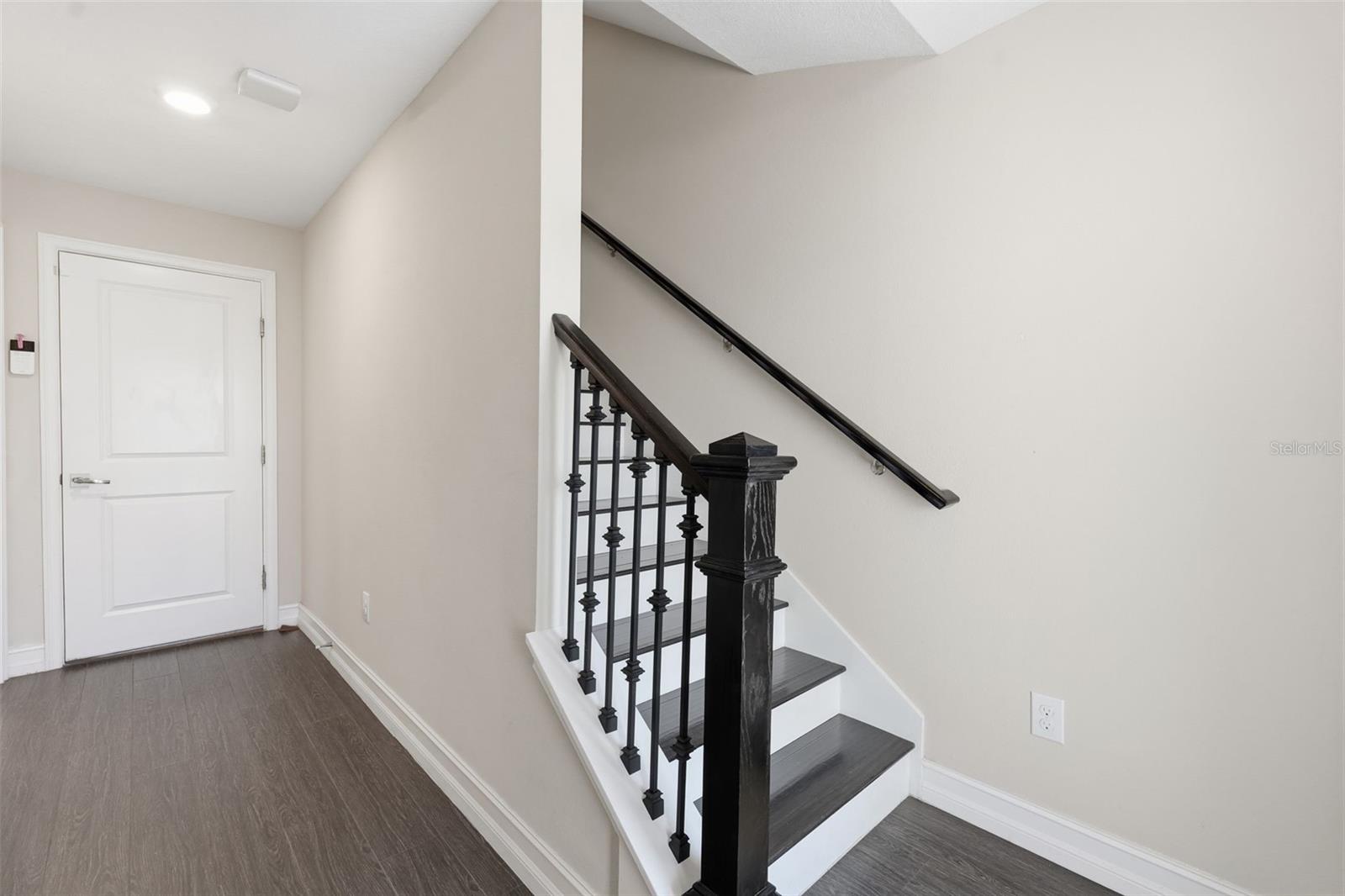 Listing photo id 8 for 4921 Paul Avenue 5