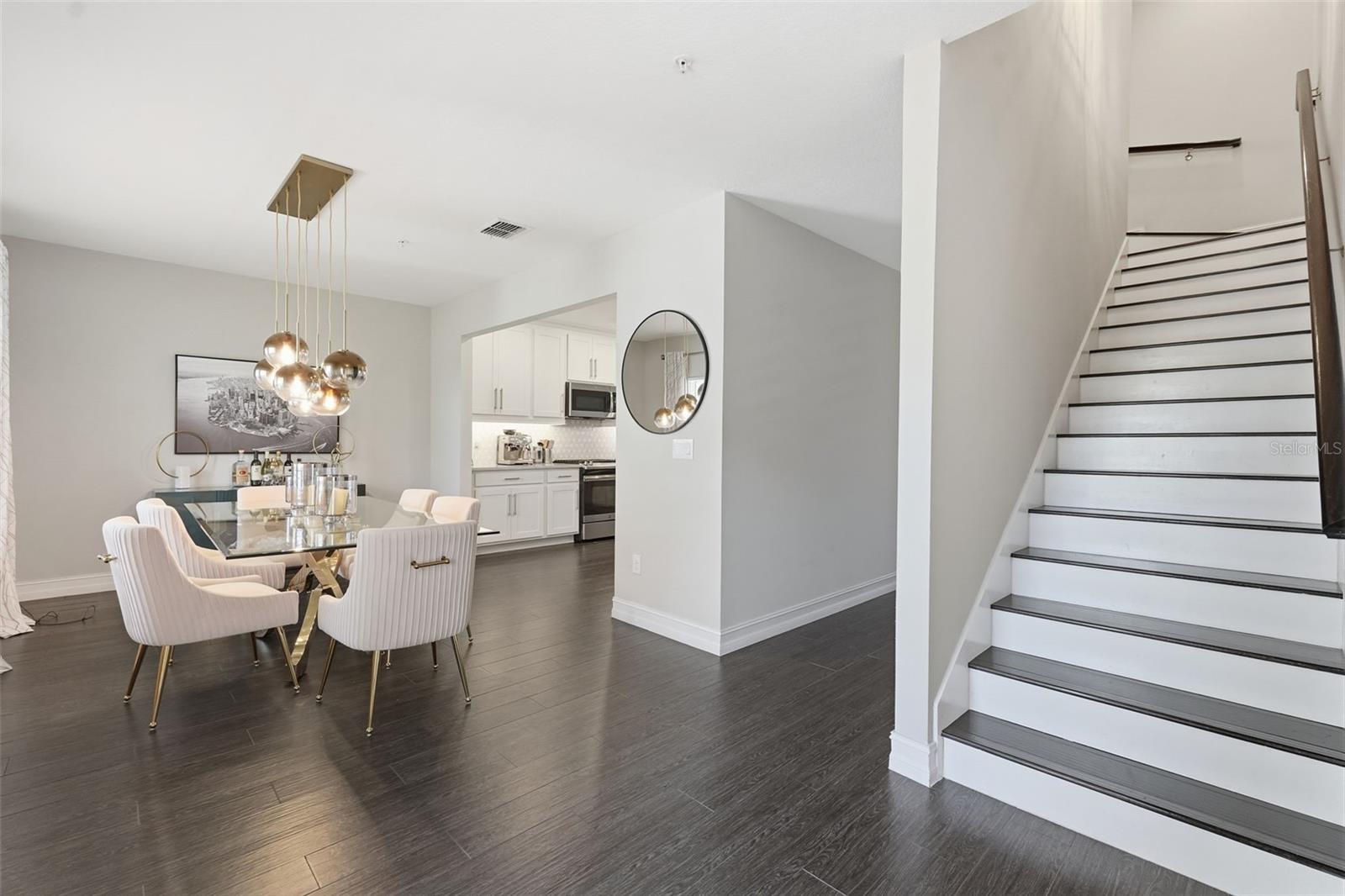 Listing photo id 14 for 4921 Paul Avenue 5