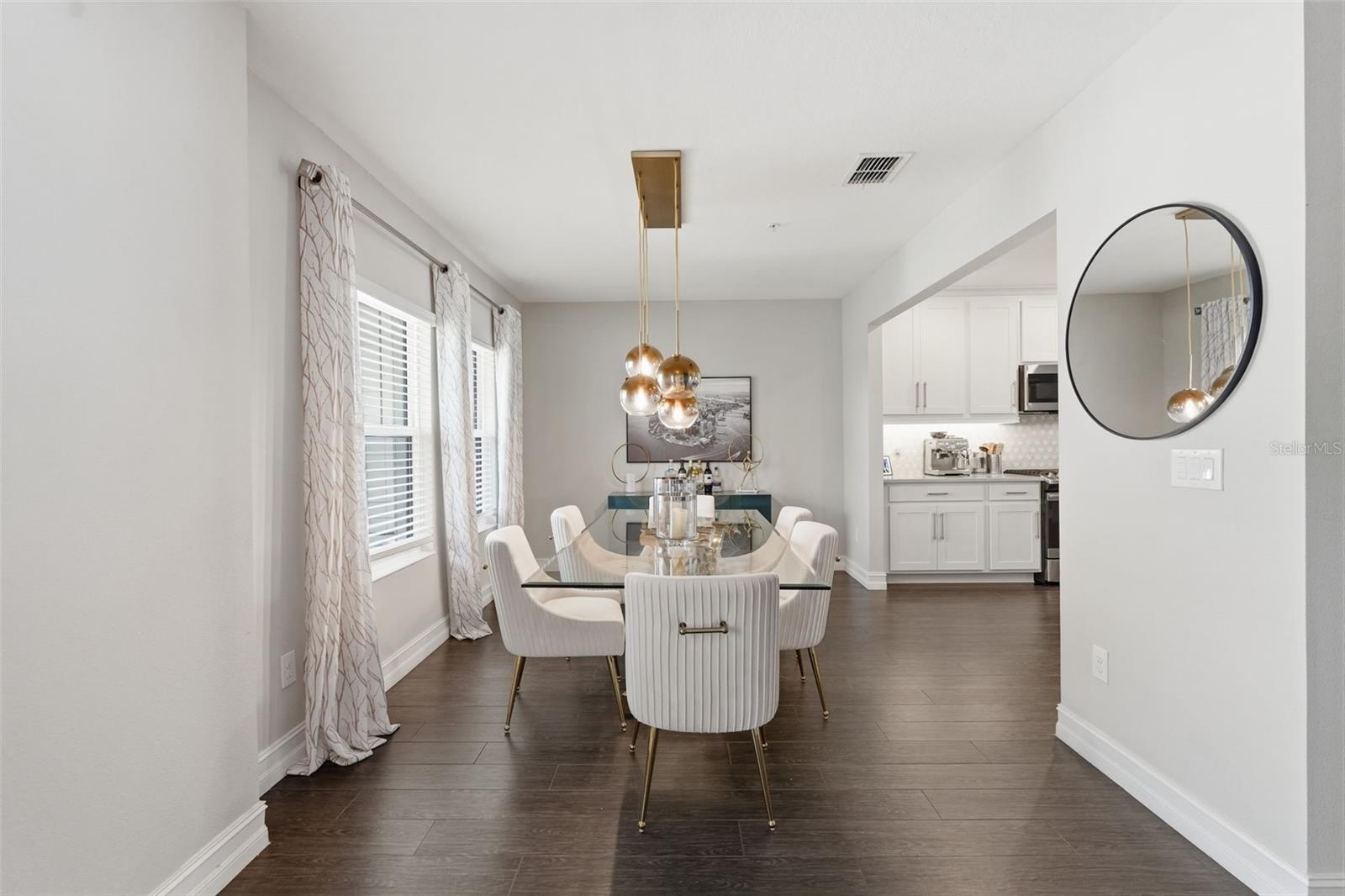 Listing photo id 15 for 4921 Paul Avenue 5