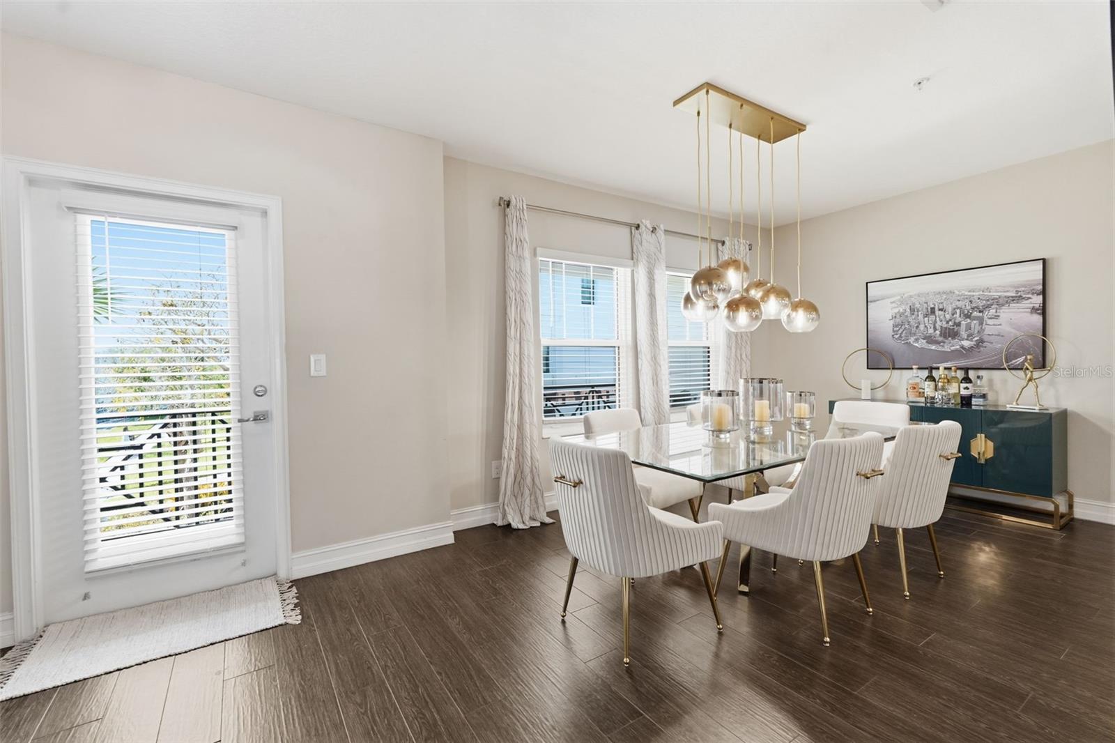 Listing photo id 16 for 4921 Paul Avenue 5