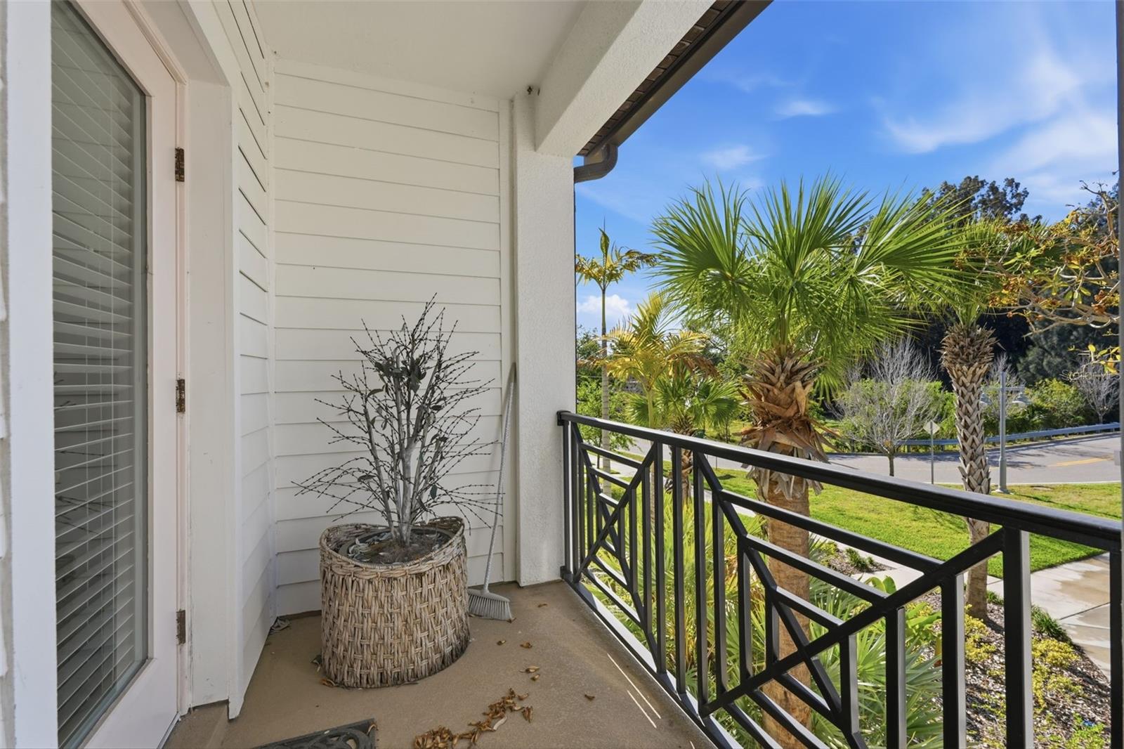 Listing photo id 17 for 4921 Paul Avenue 5