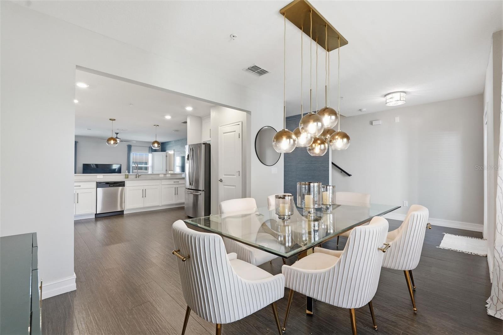 Listing photo id 22 for 4921 Paul Avenue 5