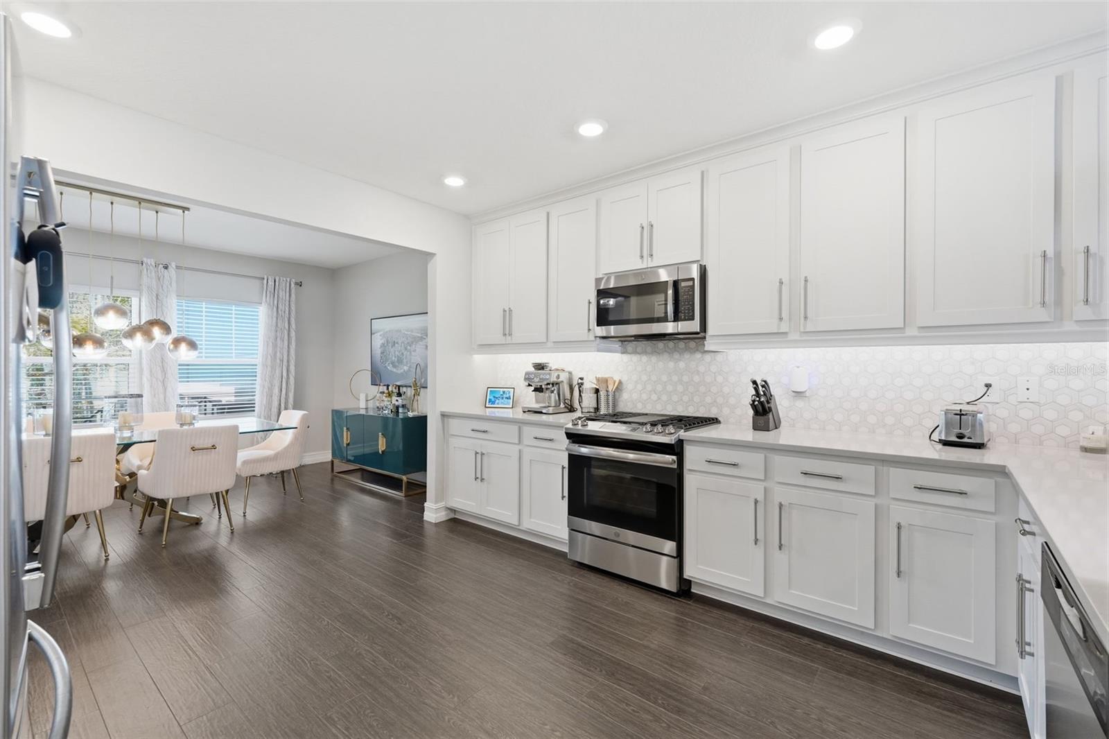 Listing photo id 23 for 4921 Paul Avenue 5