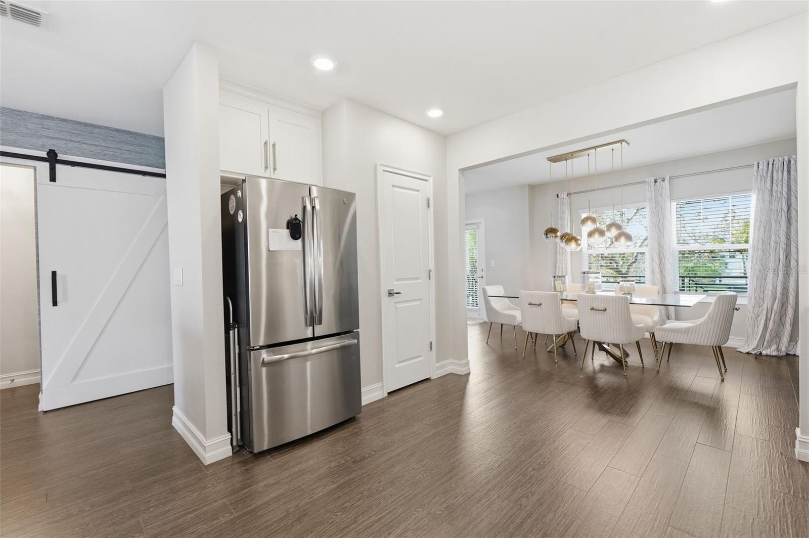 Listing photo id 24 for 4921 Paul Avenue 5