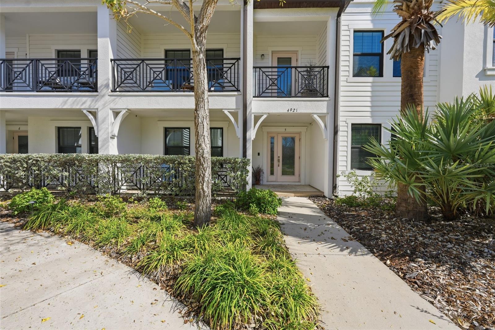 Listing photo id 1 for 4921 Paul Avenue 5