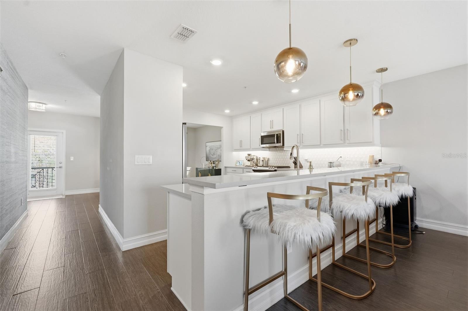 Listing photo id 28 for 4921 Paul Avenue 5