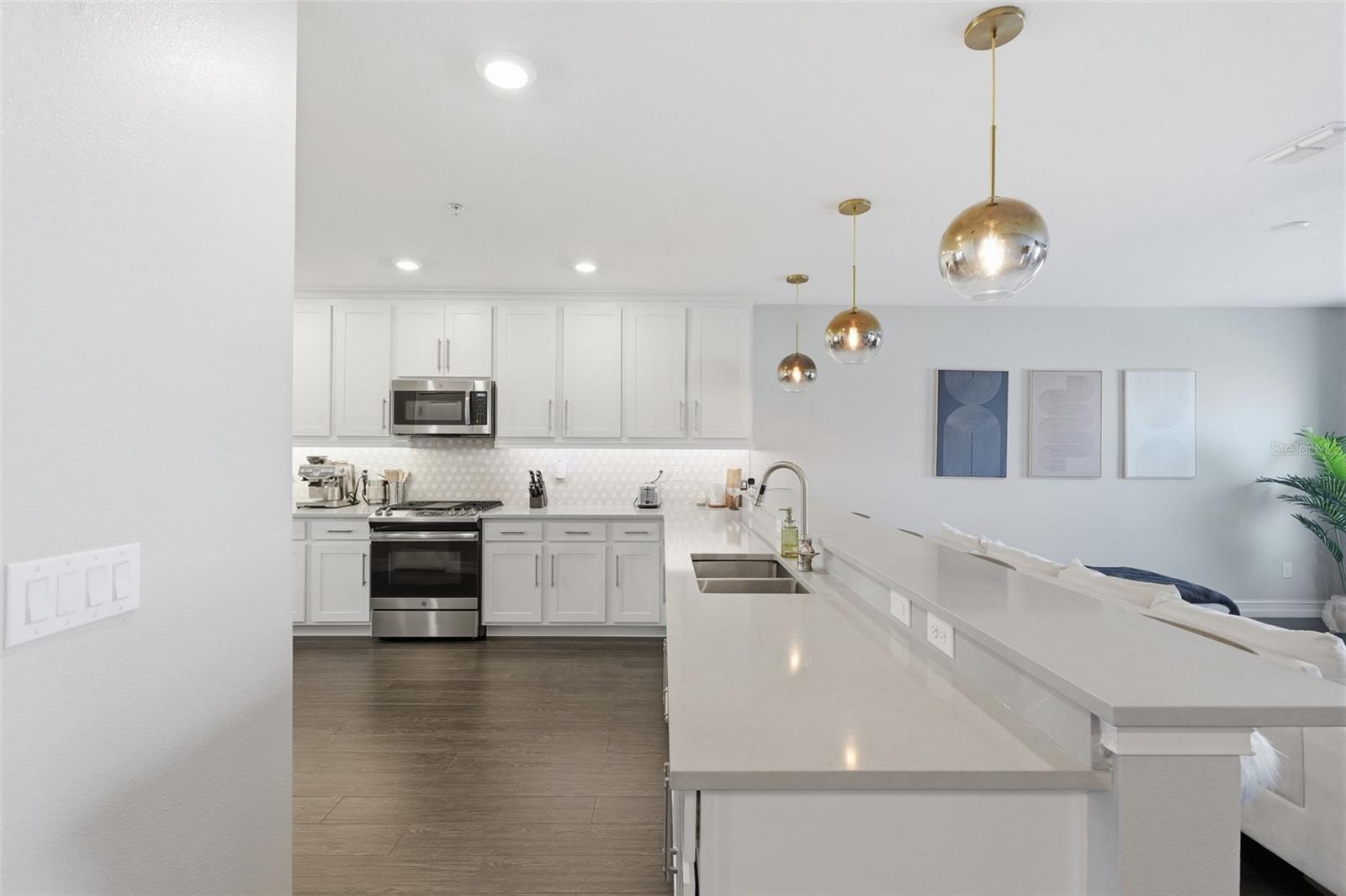 Listing photo id 29 for 4921 Paul Avenue 5