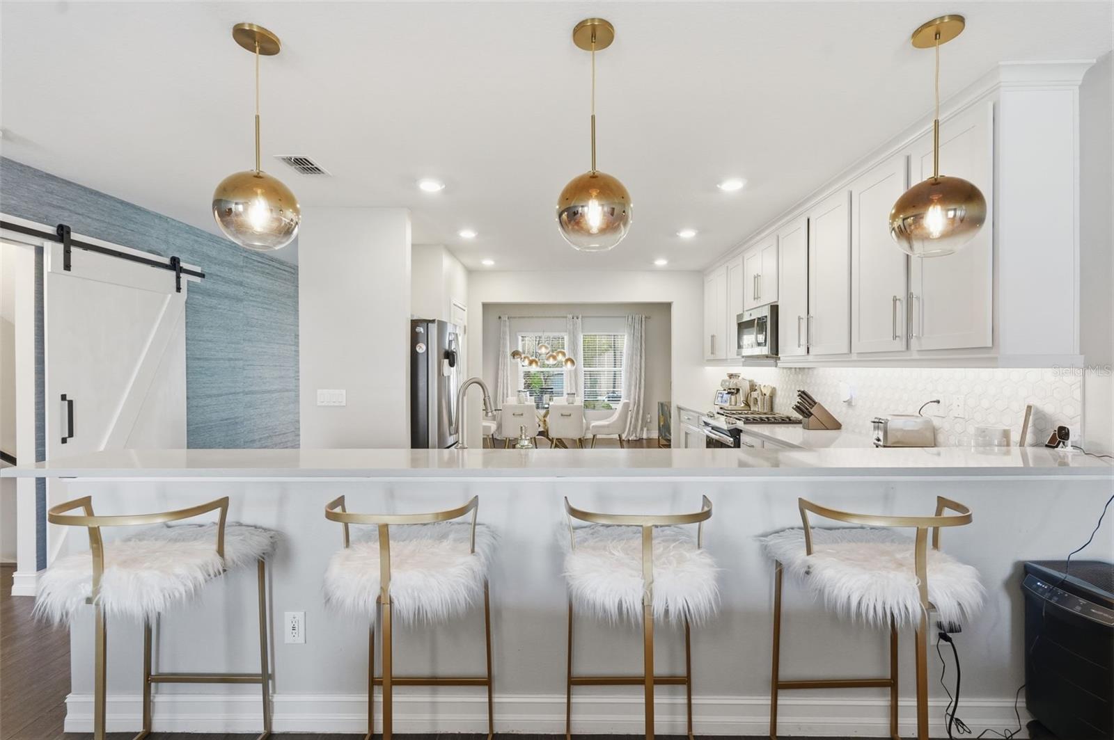 Listing photo id 30 for 4921 Paul Avenue 5