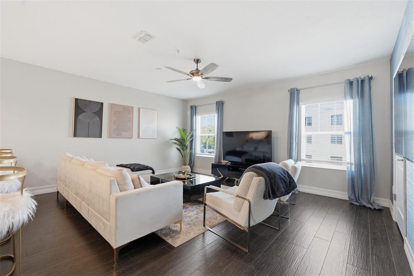 Listing photo id 32 for 4921 Paul Avenue 5