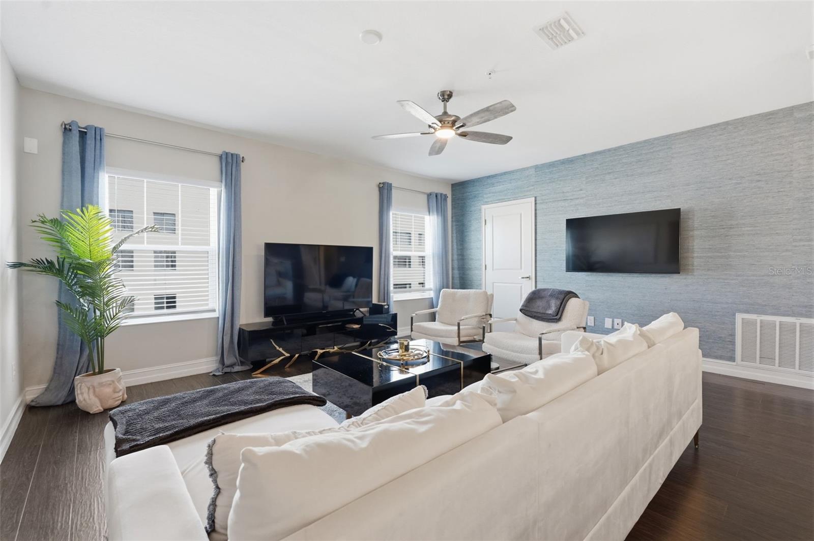 Listing photo id 33 for 4921 Paul Avenue 5