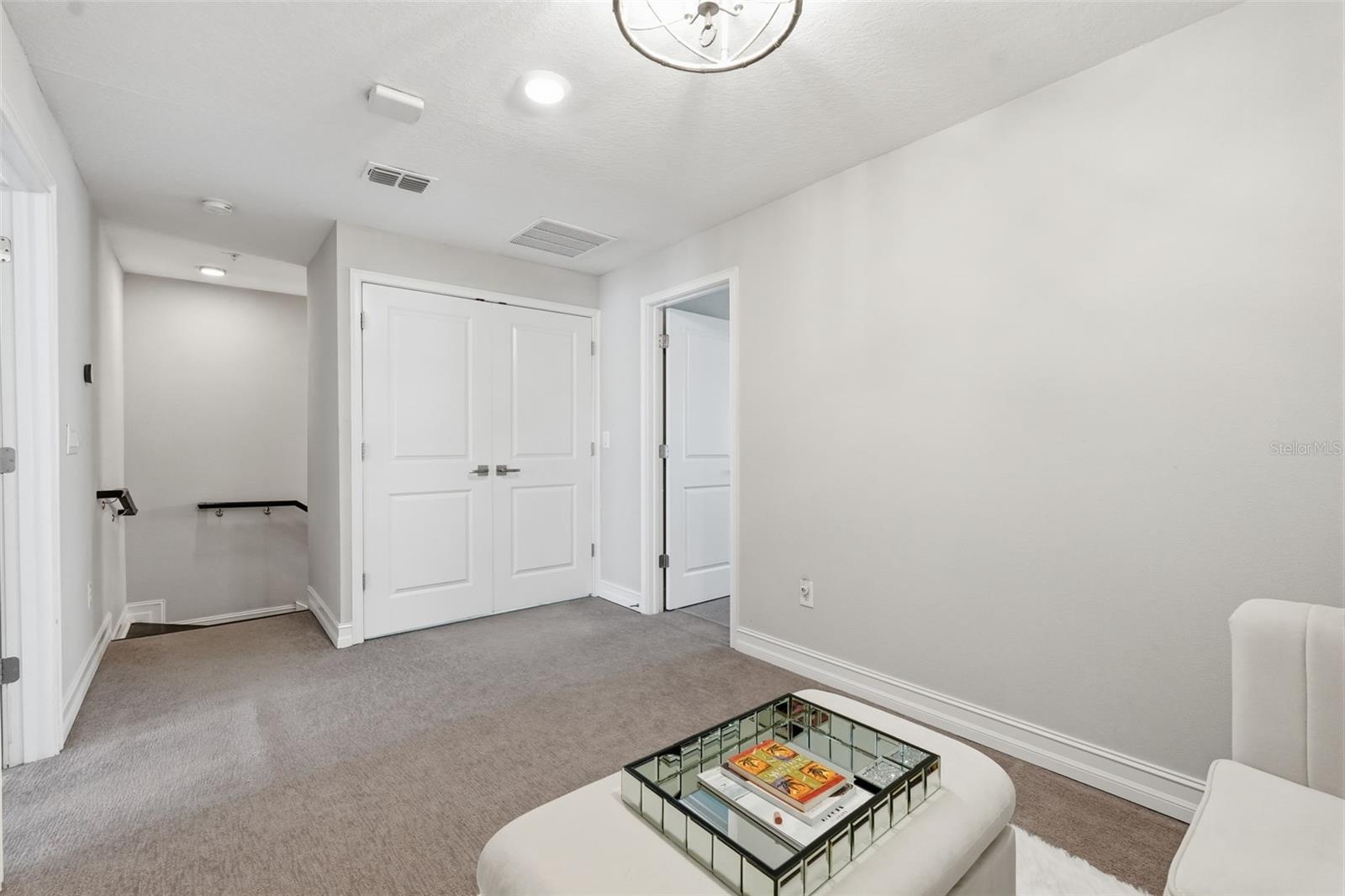 Listing photo id 36 for 4921 Paul Avenue 5