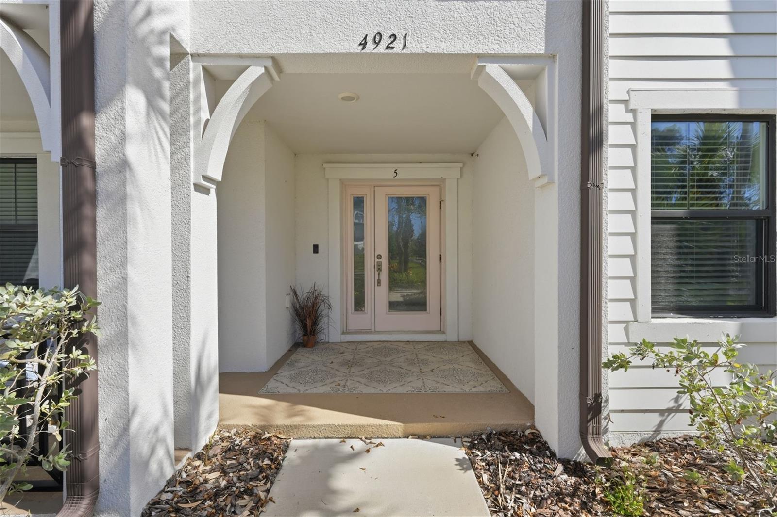 Listing photo id 2 for 4921 Paul Avenue 5