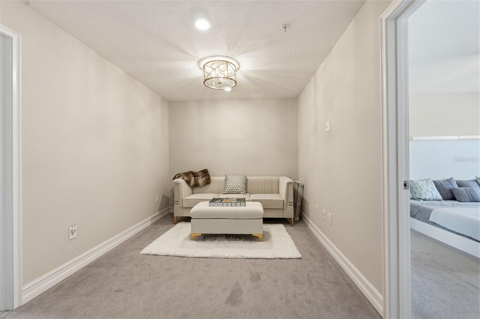 Listing photo id 38 for 4921 Paul Avenue 5