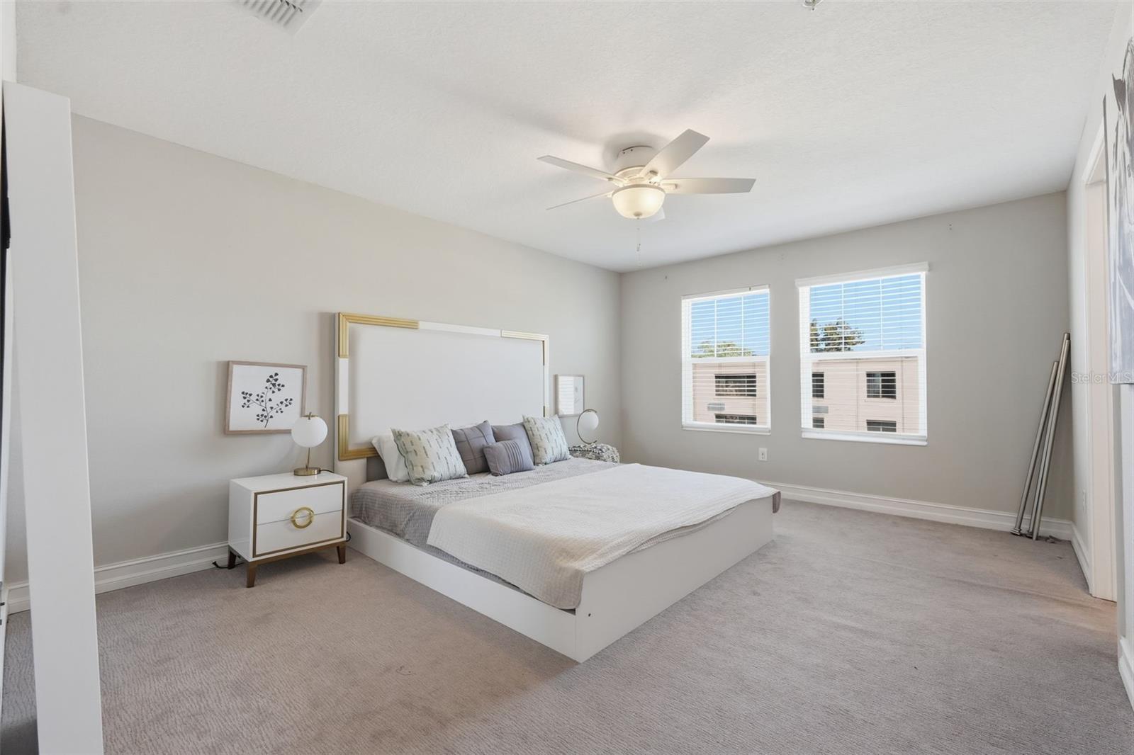 Listing photo id 39 for 4921 Paul Avenue 5