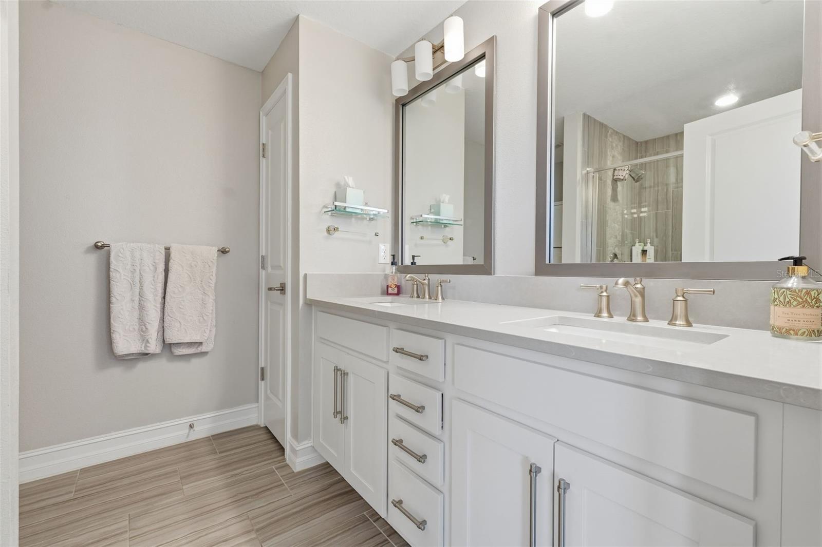 Listing photo id 42 for 4921 Paul Avenue 5