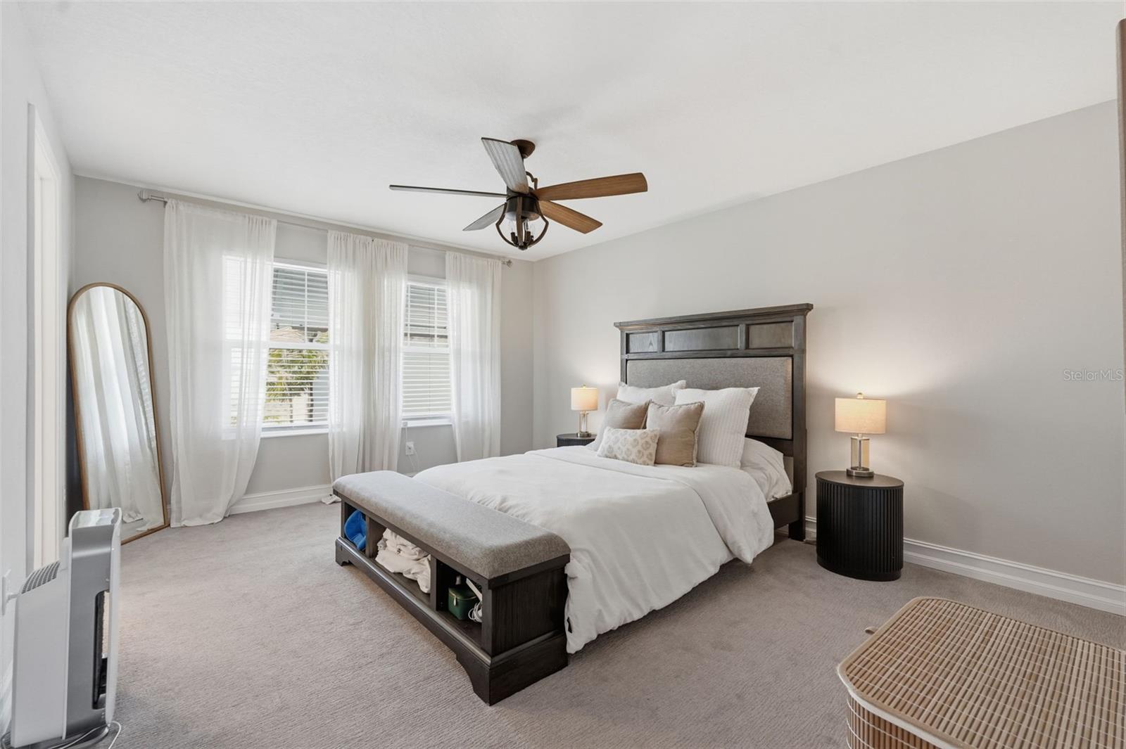 Listing photo id 45 for 4921 Paul Avenue 5