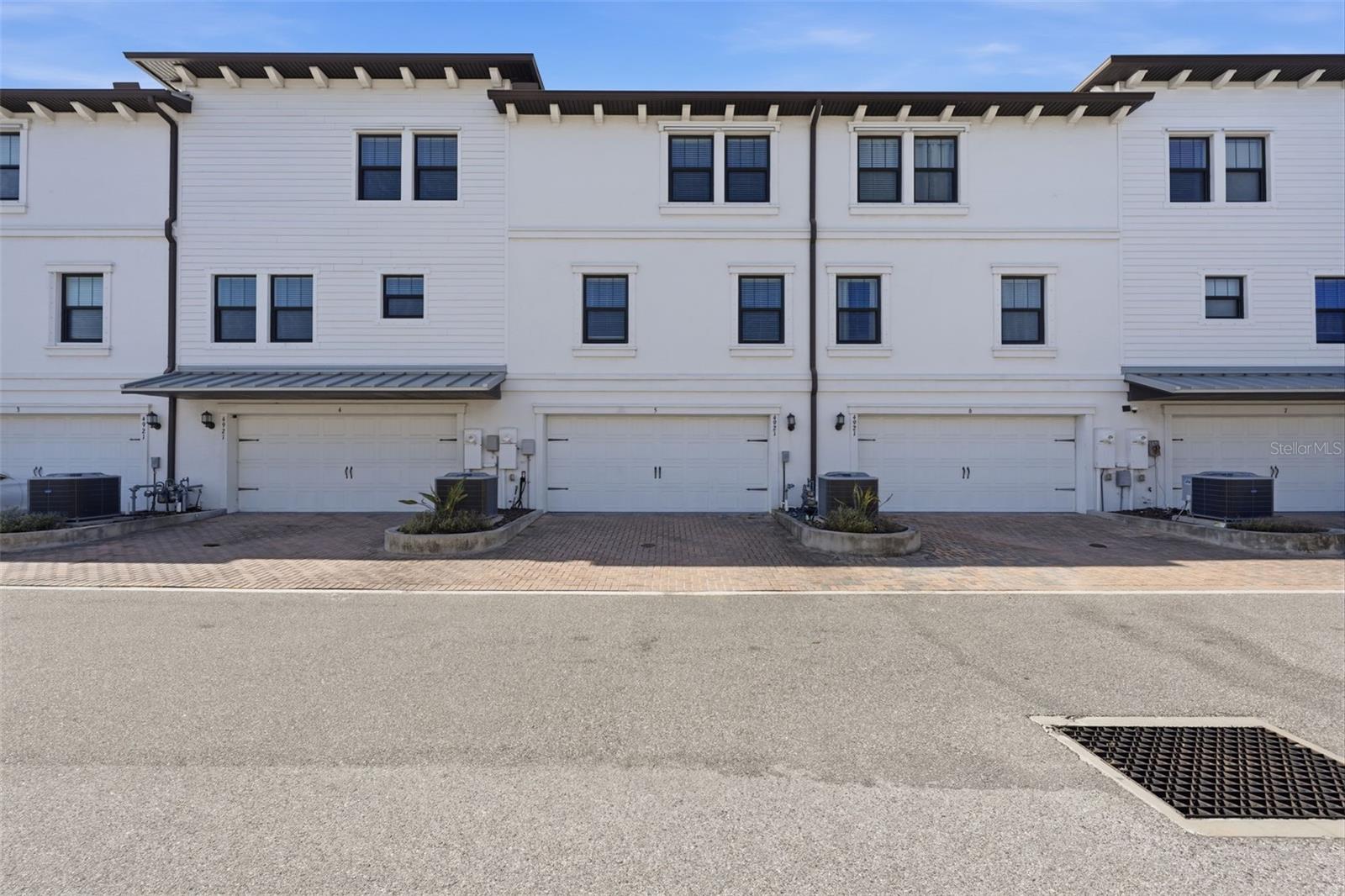 Listing photo id 51 for 4921 Paul Avenue 5