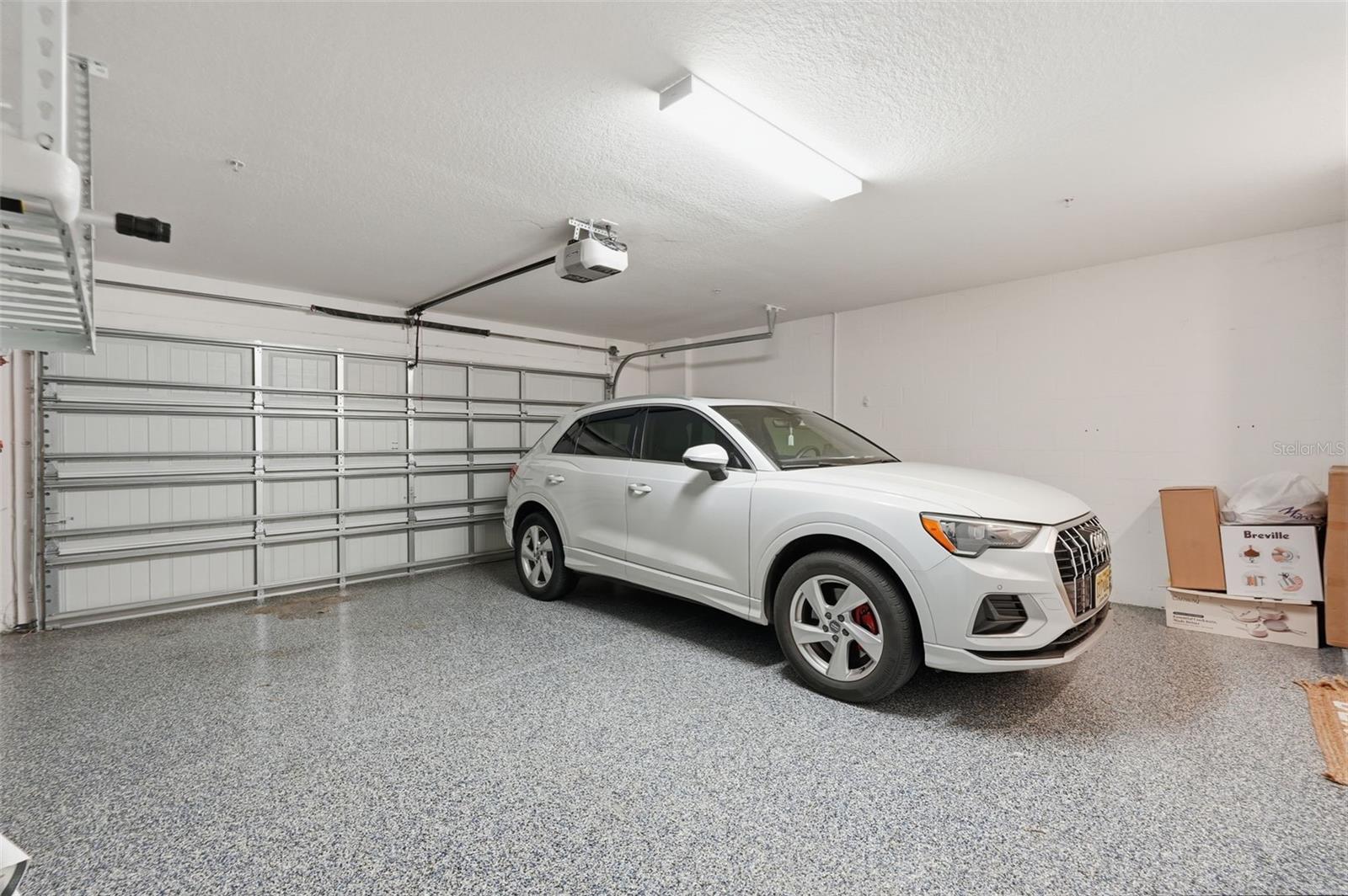 Listing photo id 52 for 4921 Paul Avenue 5