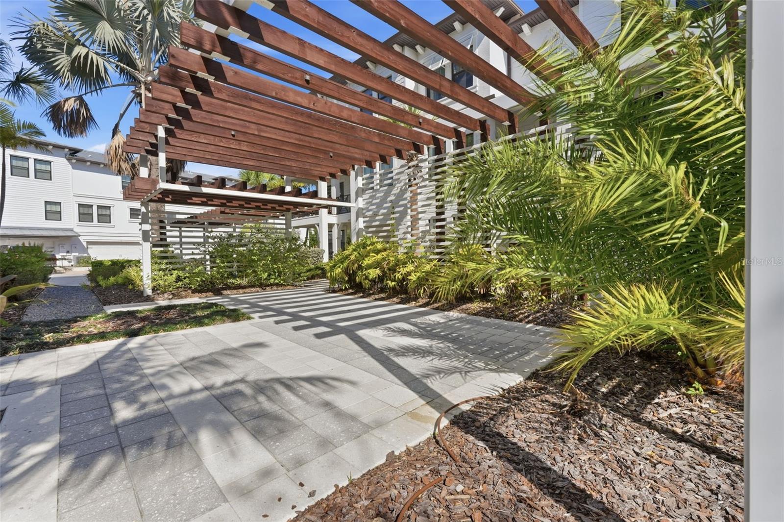 Listing photo id 54 for 4921 Paul Avenue 5