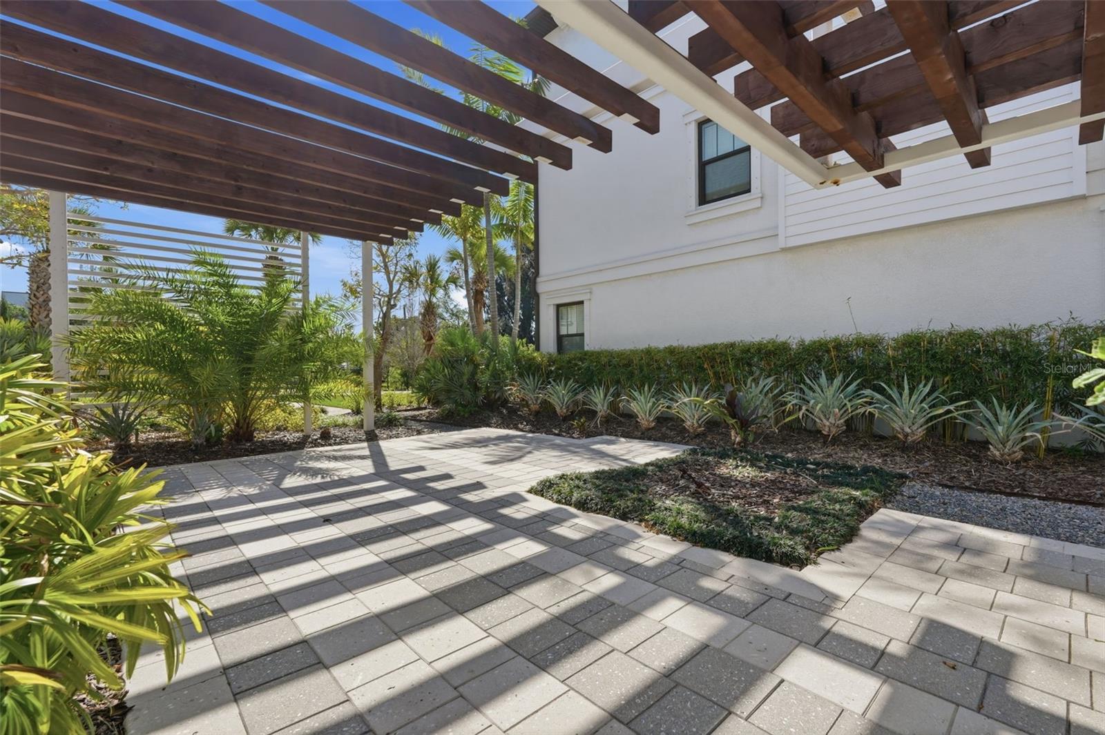 Listing photo id 55 for 4921 Paul Avenue 5