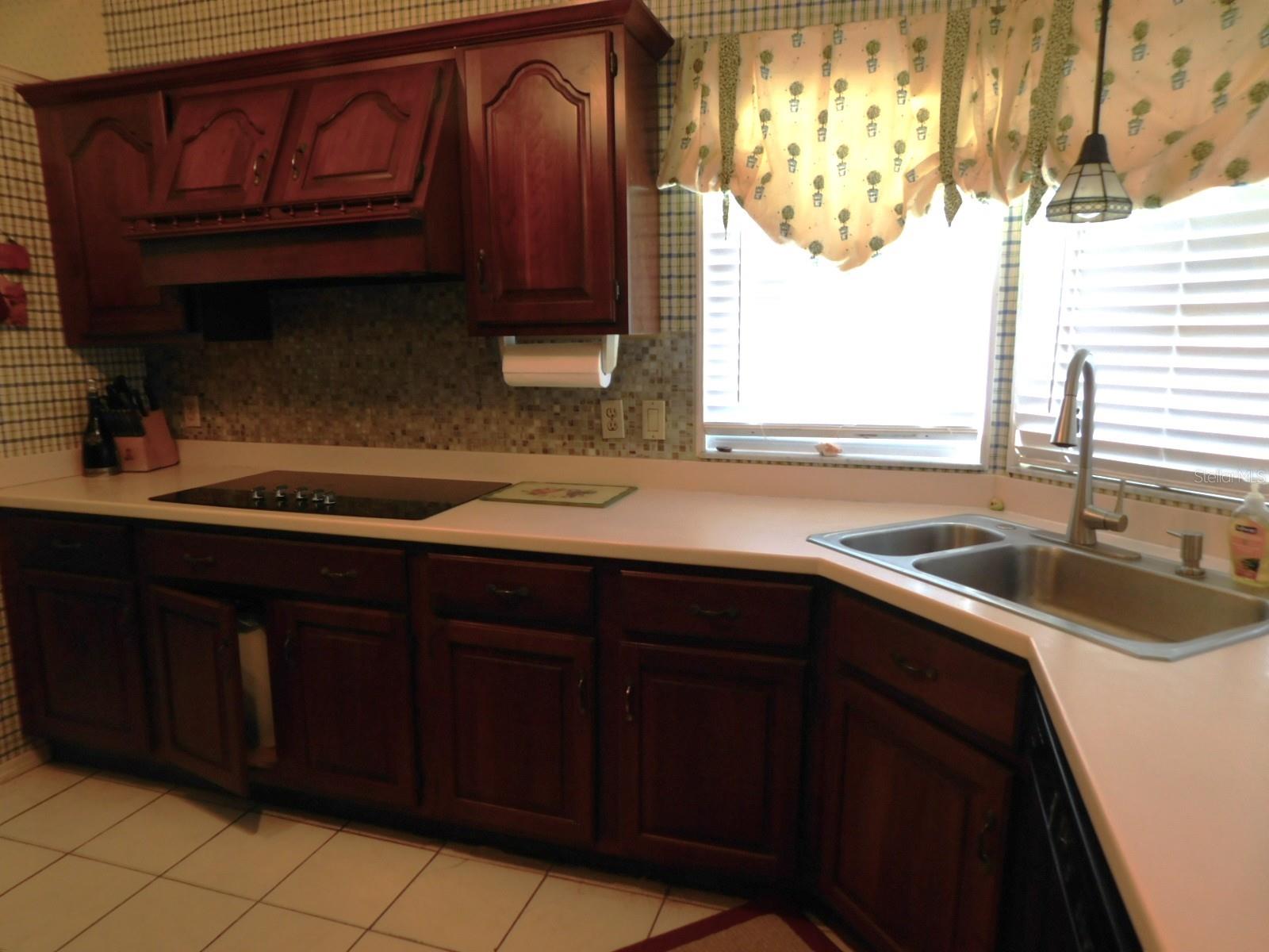 Image 29 of 56 For 1001 Starkey Road 395