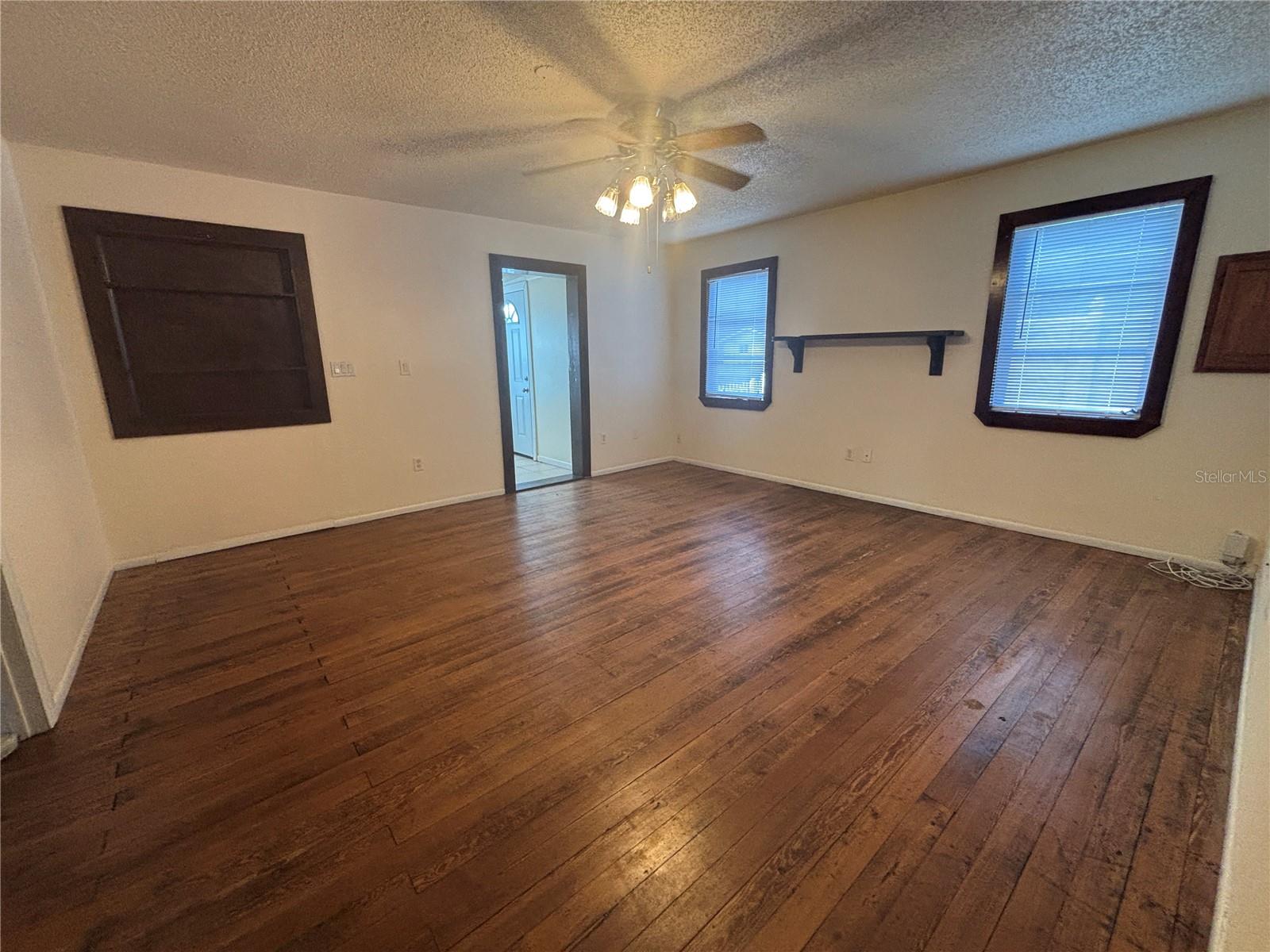 Image 2 of 32 For 128 2nd Avenue Sw