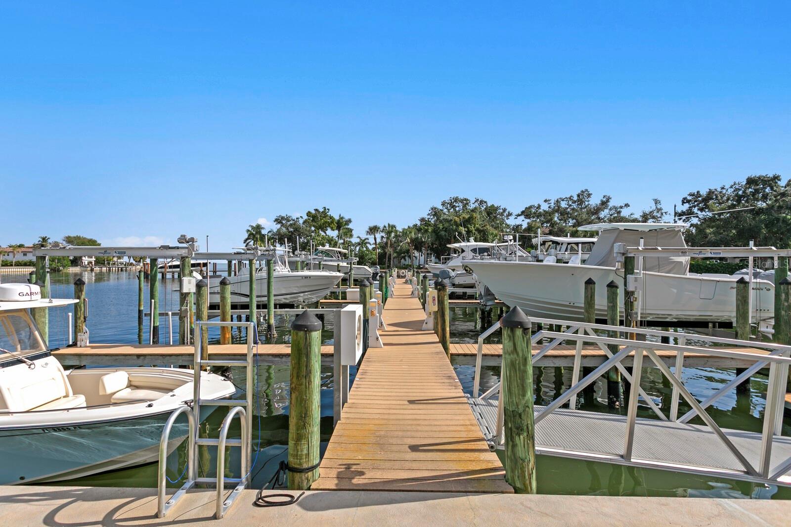 Image 9 of 59 For 1325 Snell Isle Boulevard Ne 709