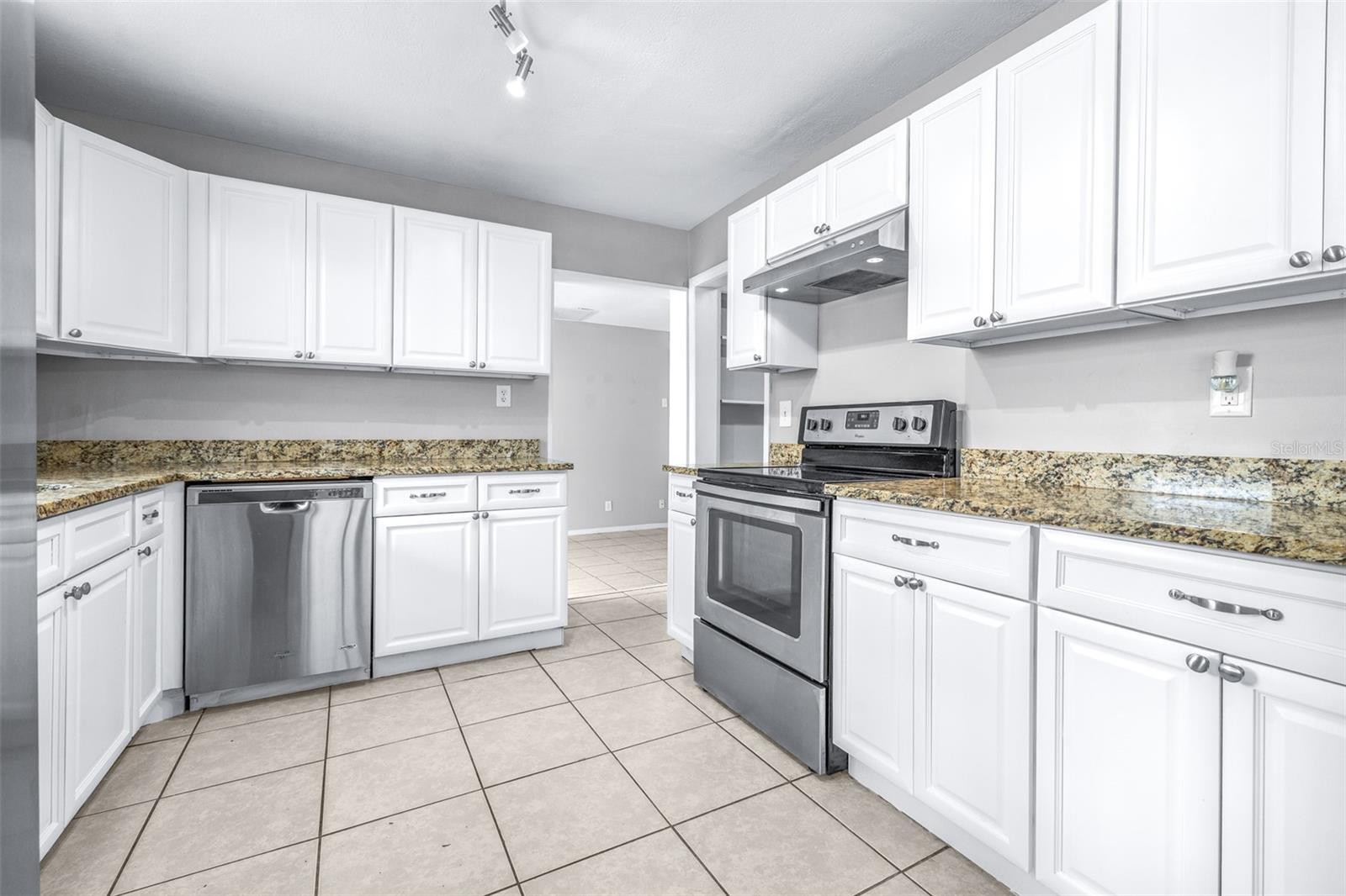 Image 13 of 58 For 2524 Kiwanis Avenue