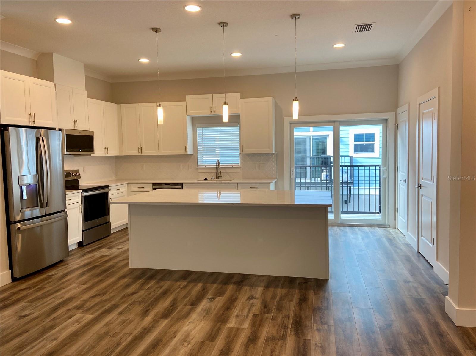 Image 6 of 17 For 3126 Azeele Street 1