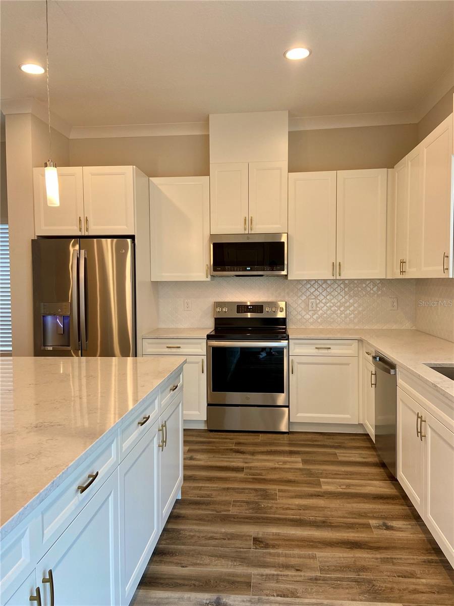 Image 7 of 17 For 3126 Azeele Street 1