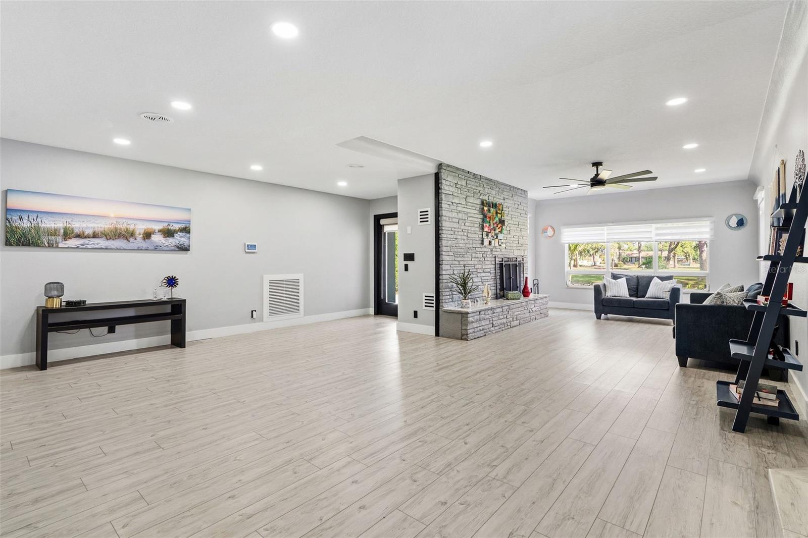 Image 4 of 36 For 6228 7th Avenue N