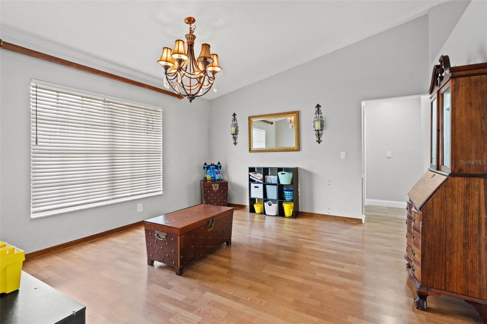 Listing photo id 9 for 5052 Florentine Court