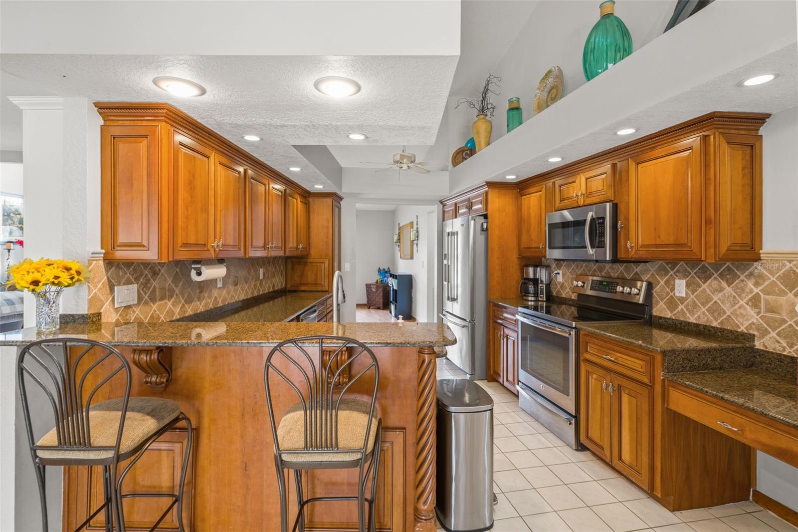 Listing photo id 13 for 5052 Florentine Court