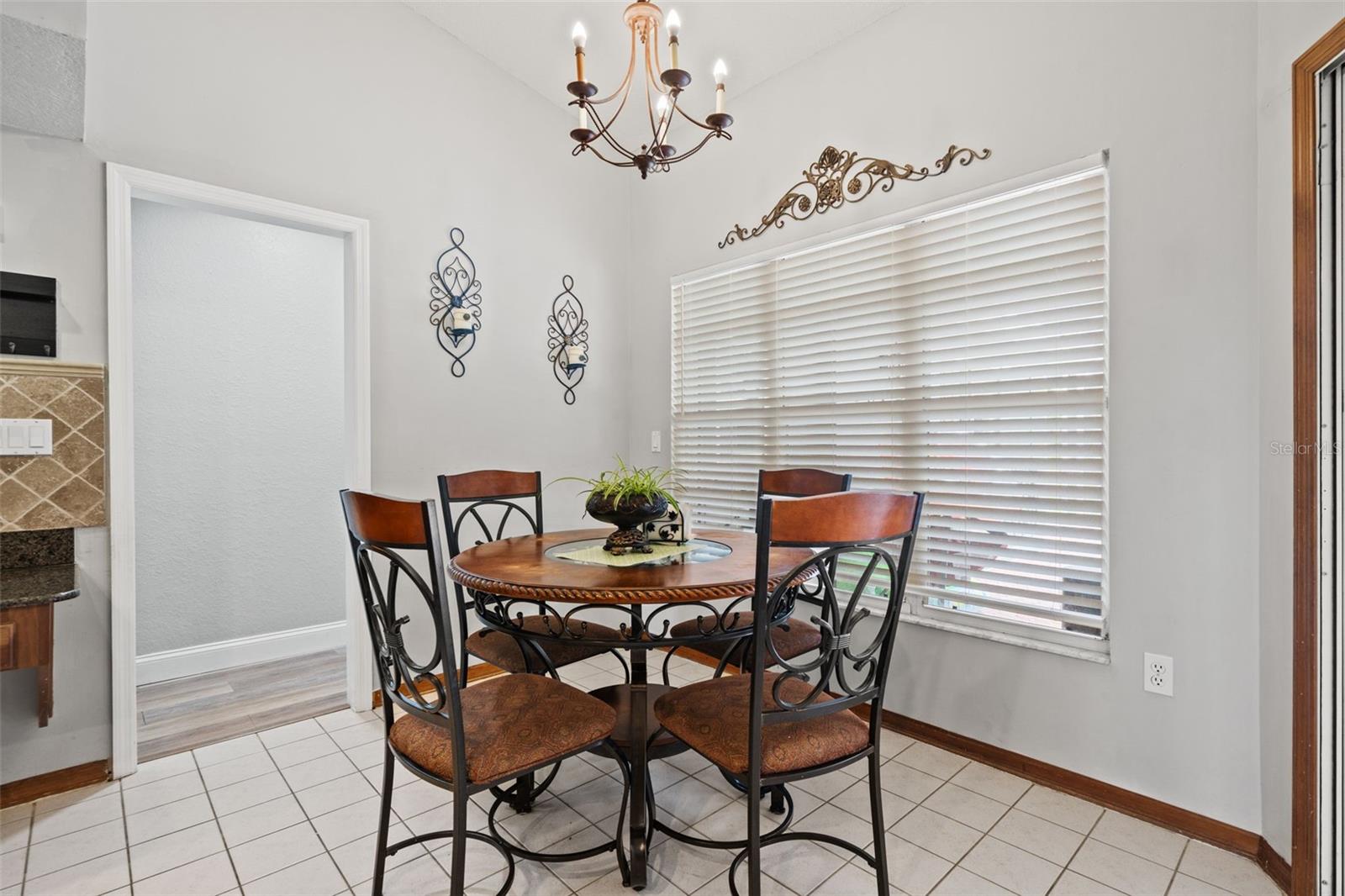 Listing photo id 15 for 5052 Florentine Court