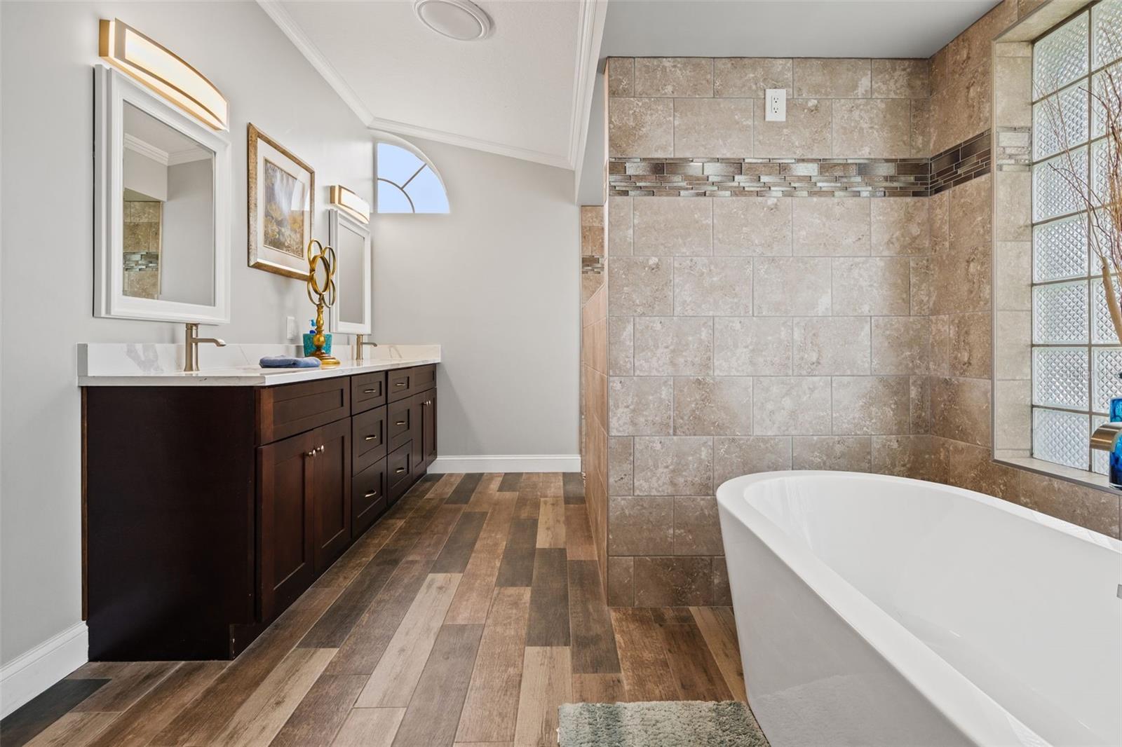 Listing photo id 21 for 5052 Florentine Court