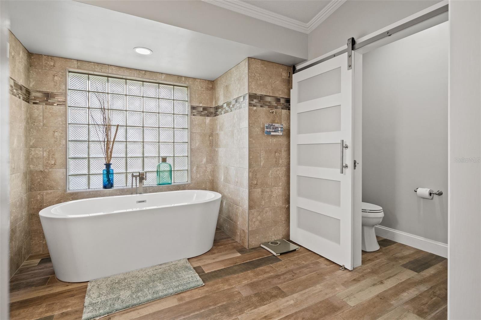 Listing photo id 22 for 5052 Florentine Court