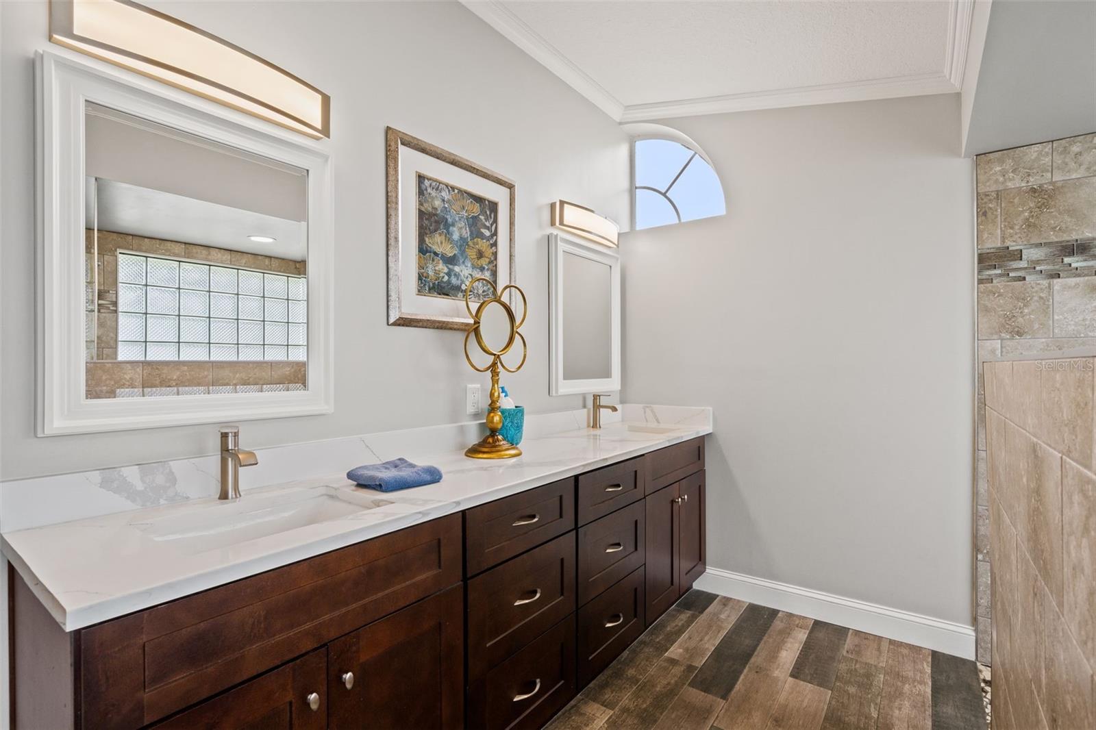 Listing photo id 23 for 5052 Florentine Court