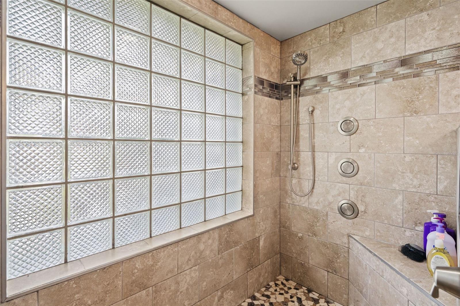 Listing photo id 24 for 5052 Florentine Court