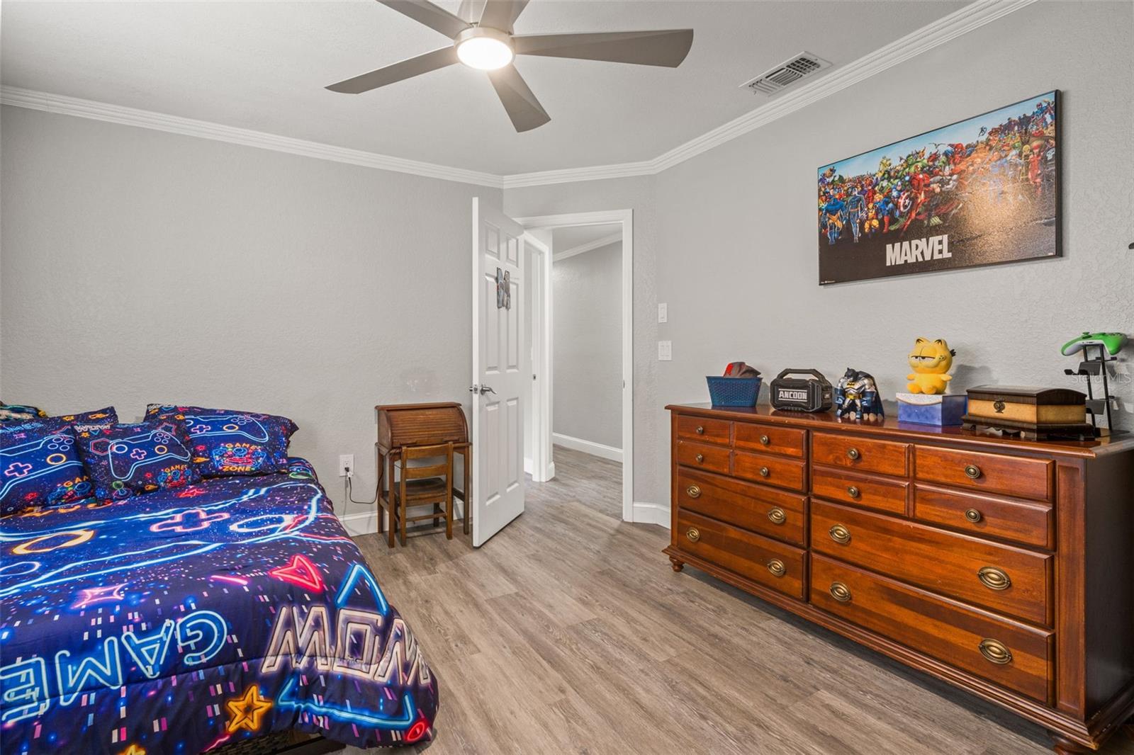 Listing photo id 33 for 5052 Florentine Court