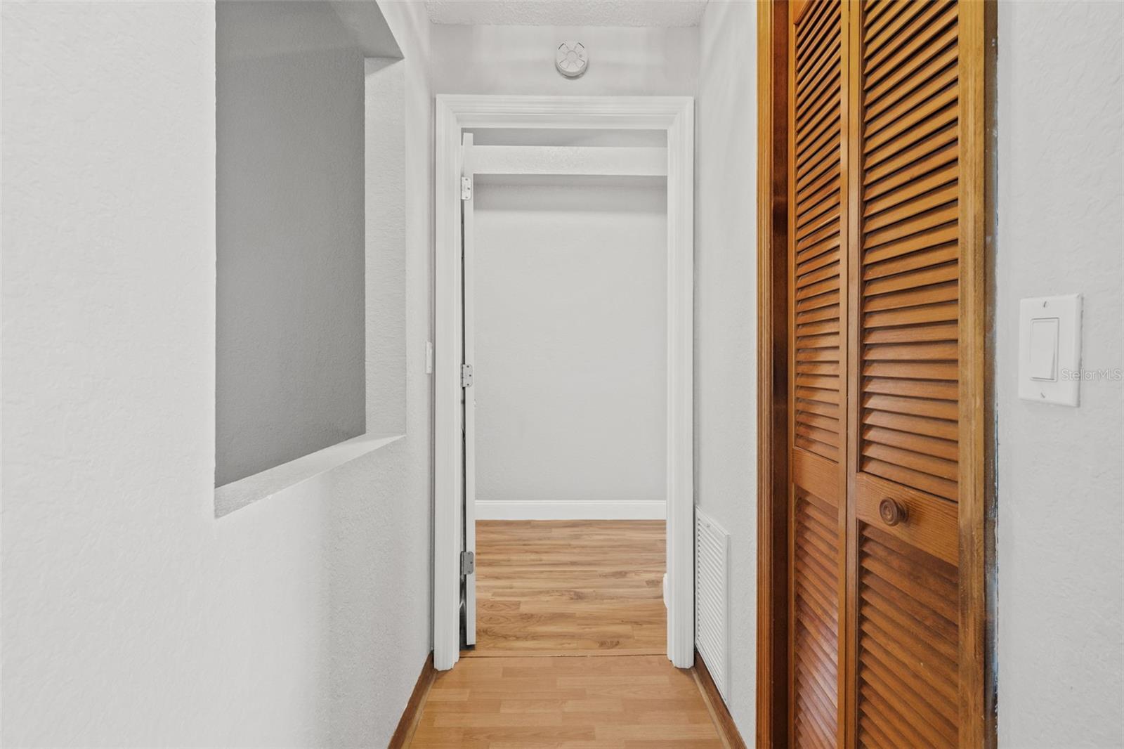 Listing photo id 37 for 5052 Florentine Court