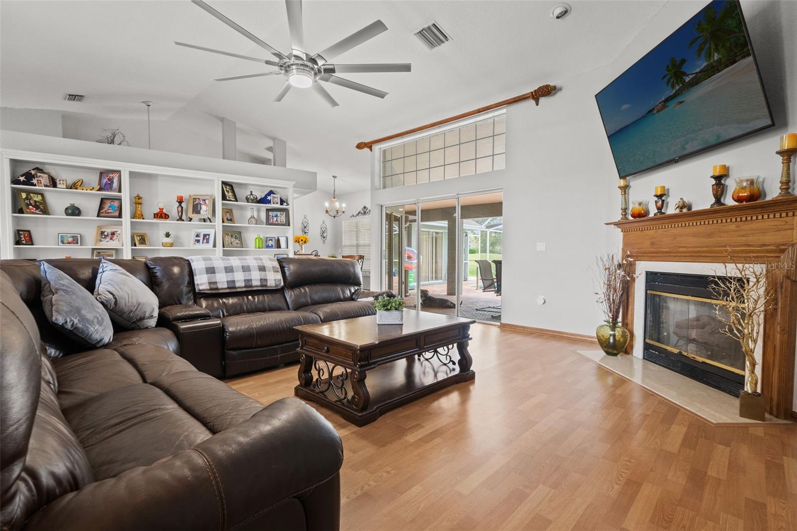 Listing photo id 3 for 5052 Florentine Court