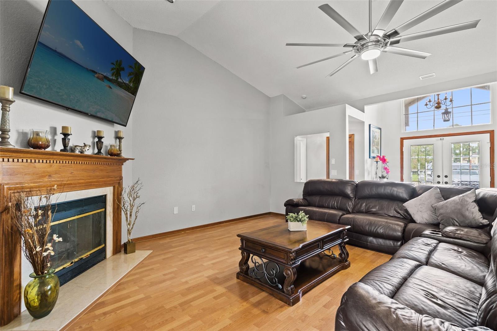 Listing photo id 4 for 5052 Florentine Court