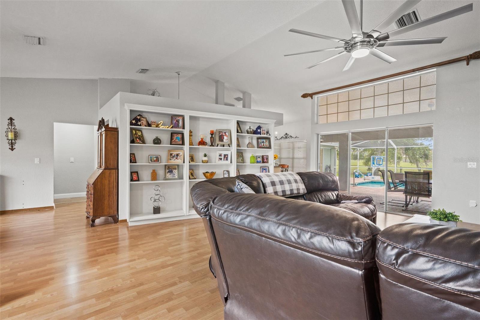 Listing photo id 5 for 5052 Florentine Court