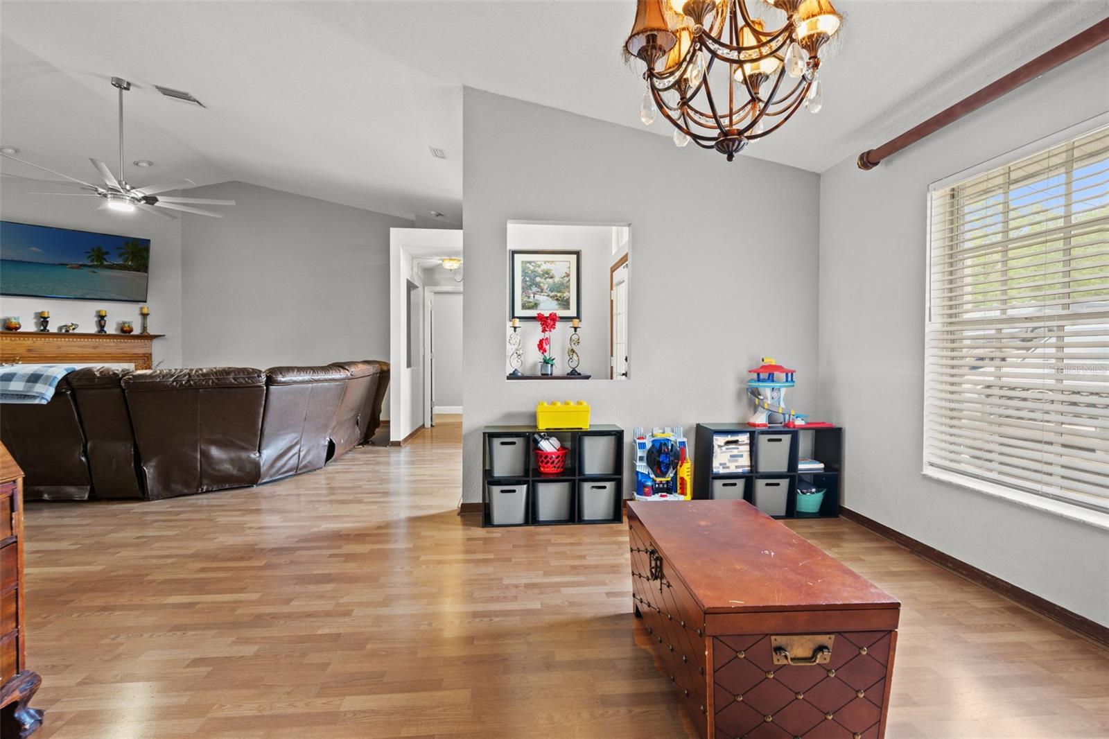 Listing photo id 7 for 5052 Florentine Court